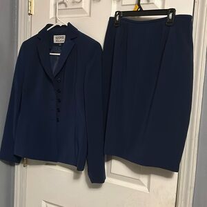 Skirt & jacket navy blue size 6 like new